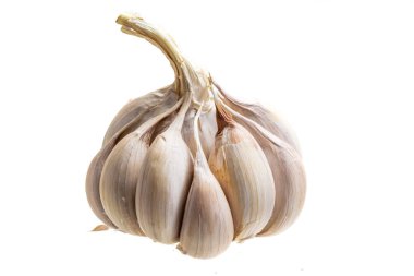 Beyaz izole edilmiş arka planda sarımsak fotoğrafı.