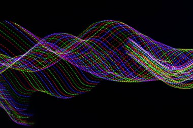 Siyah arka planda renkli çizgiler. doku