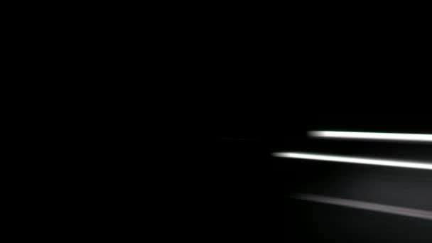 Gece arabaların ışıkları. uzun pozlama — Stok video