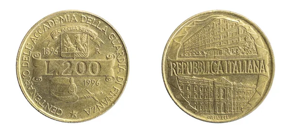 イタリア白い孤立した背景に200リラ硬貨 — ストック写真