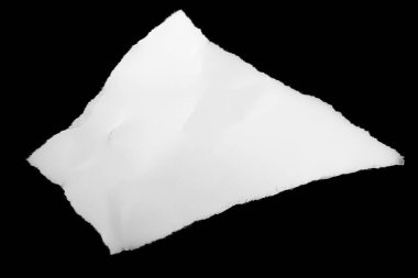 Siyah izole bir arkaplan üzerine beyaz bir kağıt parçası