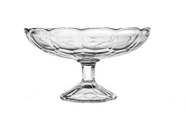 Beyaz arka planda izole edilmiş meyve ya da tatlılar için boş cam vazo