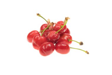 Beyaz izole arkaplanda kırmızı kirazlar