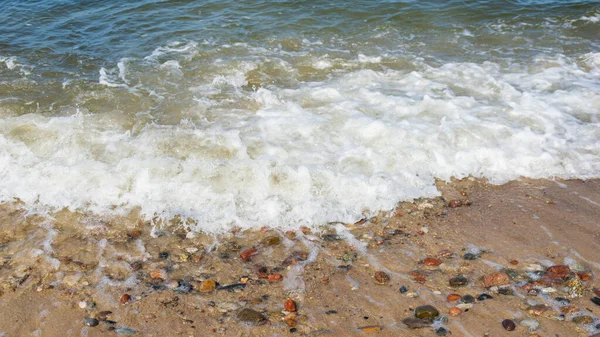 Θαλάσσια Κύματα Και Πέτρες Στην Παραλία — Φωτογραφία Αρχείου