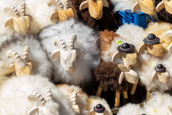 фигурки овец, сделанные горцами из Закопане