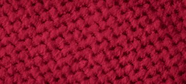 Kırmızı örgülü madde ve ilginç bir desen.