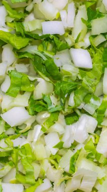 Küçük küplere doğranmış lahana. arkaplan veya doku