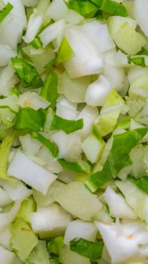 Küçük küplere doğranmış lahana. arkaplan veya doku