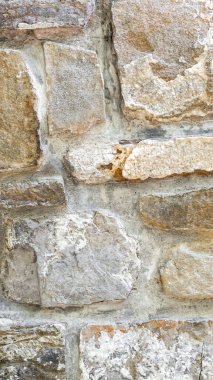 Kireçtaşından yapılmış bir duvar.