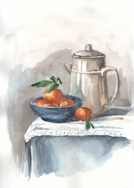 Örtülerin arka planında portakallar ve sürahi ile klasik natürmort yaşam