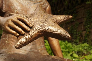 Statue giving away a star as a gift or bonus