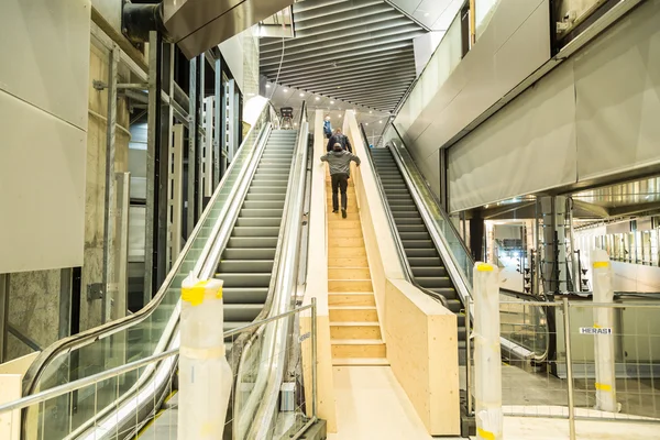 Novas Escadas Rolantes Estação Central Amsterdã Imagens De Bancos De Imagens Sem Royalties