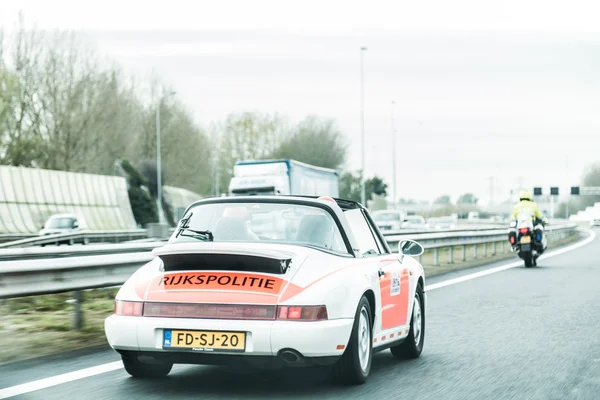 Oud politie porsche op de Nederlandse snelweg — Stockfoto