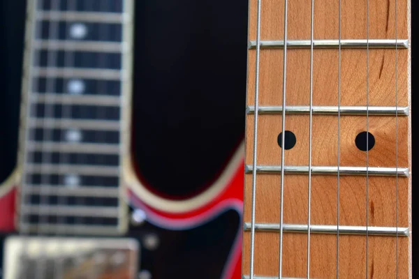 Elektrische Gitarre Hintergrund Ahorn Griffbrett Und Saiten Nahaufnahme — Stockfoto