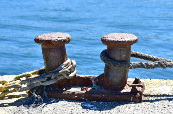 Poste Amarrage Fer Rouillé Gros Plan Dans Port Célèbre Rias — Photo