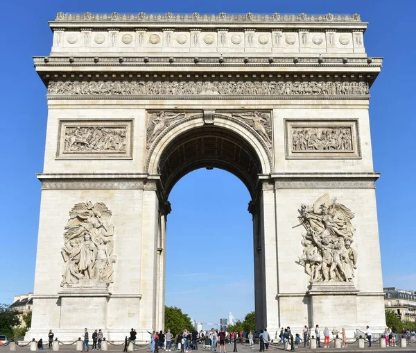 Paris France August 2019 Arc Triomphe Crowded Tourists Blue Sky — Foto de Stock