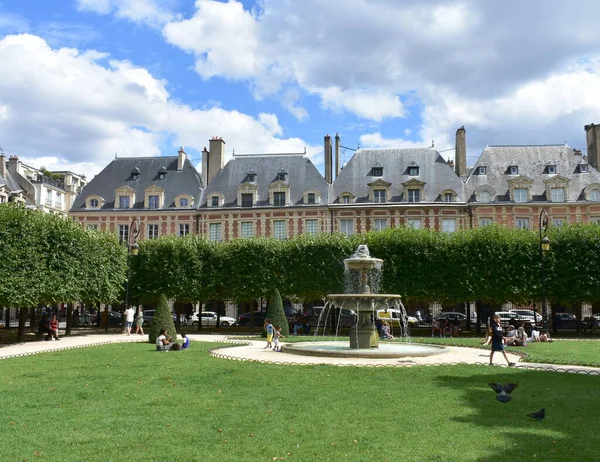 Paris France August 2019 Fountain Place Des Vosges Oldest Square — ストック写真