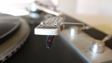 70 'lerden kalma yarı otomatik gramofon.