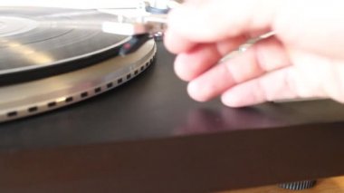 70 'lerden kalma yarı otomatik gramofon.