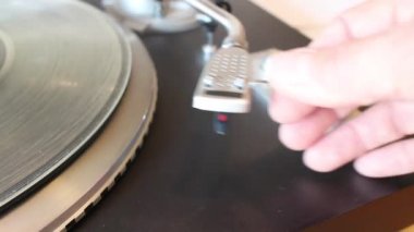 70 'lerden kalma yarı otomatik gramofon.