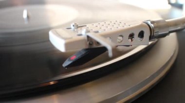 70 'lerden kalma yarı otomatik gramofon.