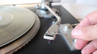 70 'lerden kalma yarı otomatik gramofon.