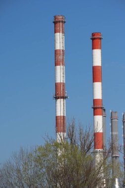 Arka planda mavi gün için kuleler