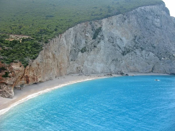 Felsen Und Türkisfarbenes Meerwasser Blauer Himmel — Stockfoto