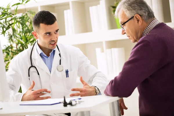 Doctor explains to patient about healthy — Stok fotoğraf