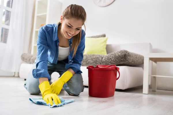 Smiling girl wash the floor with water — Stock Photo, Image