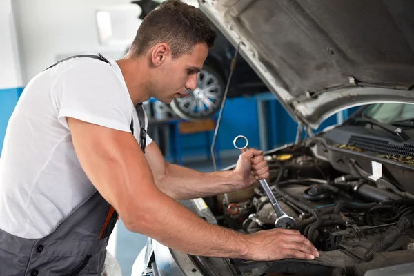 Comprobación del motor — Foto de Stock