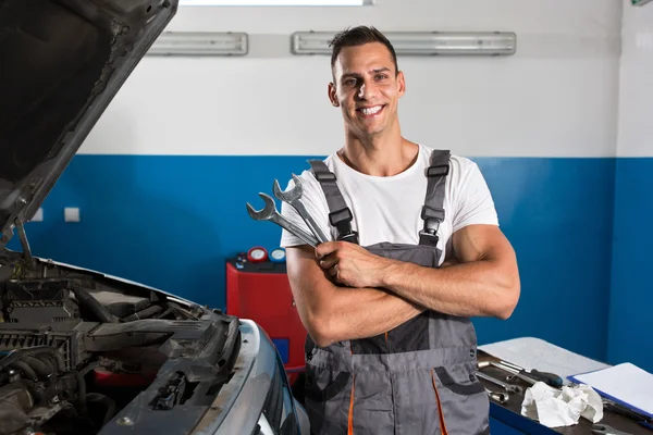 Spokojený a šťastný mechanik — Stock fotografie