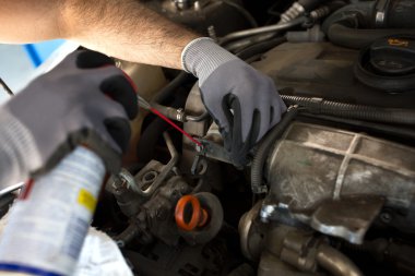 Makinist vidaları yağlar