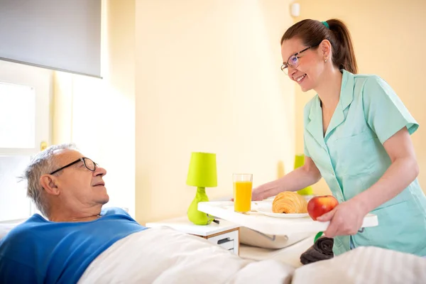 Nursing Home Staff Bringing Breakfast Senior Man Occupant Elder Peoples — Stock Photo, Image