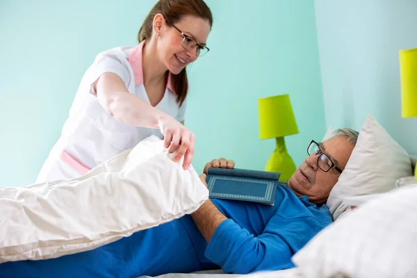 Elder Man Nursing Home Occupant Fell Asleep While Reading Gone — Stock Photo, Image