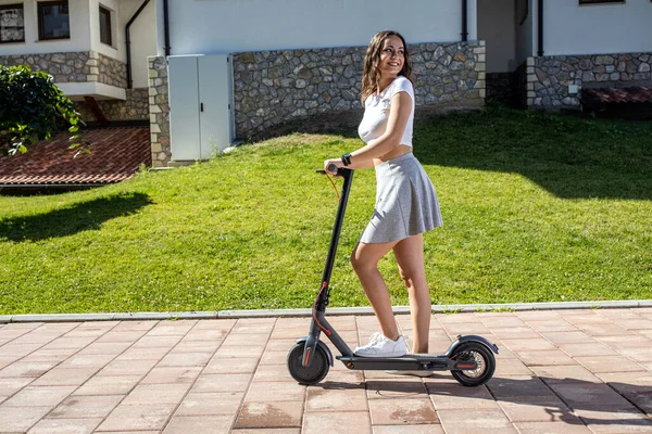 Young Person Trying Out New Electric Kick Scooter First Time — Stock Photo, Image