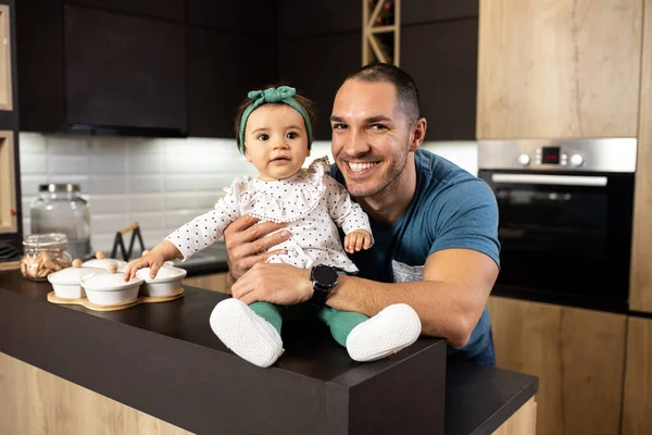 Uma Menina Como Riso Envolto Sol Brilho Ela Iluminará Sempre — Fotografia de Stock