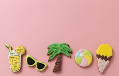 Tropik yaz mevsimi plaj temalı şeker kremalı kurabiyeler, tatlı ve lezzetli tatlı konsepti