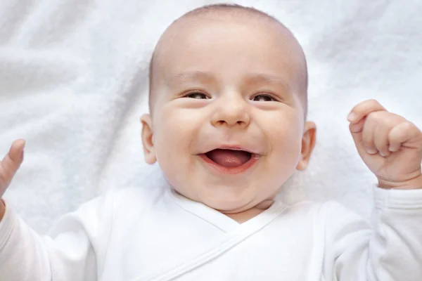 Schöne lächelnde süße Baby — Stockfoto