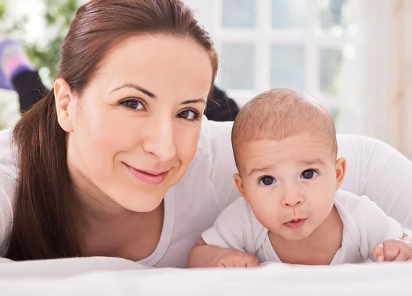 Relaxing mother with baby at home — Stock Photo, Image