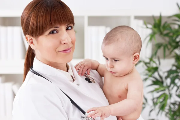 Pediatrician — Stock Photo, Image