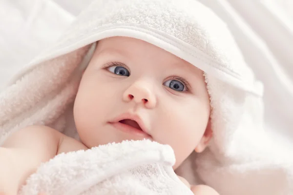 Bambino dopo il bagno — Foto Stock