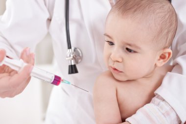 Doktor enjeksiyon çocuk aşı yok