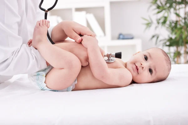 Children's medical examination — Stock Photo, Image