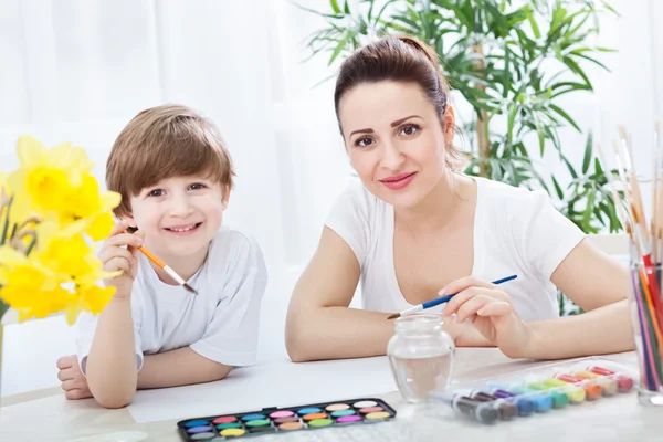 Smiling beautiful family with accessories for drawing — Stock Photo, Image