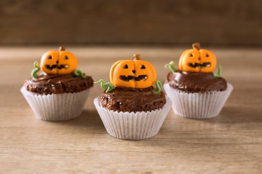 Ev yapımı Jack O'lantern kabak kekler