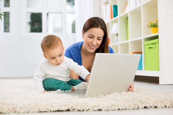 Little baby boy learn how to playing computer — Stock Photo, Image