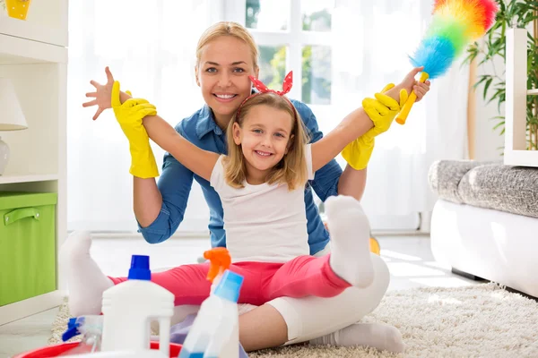 Putzraum für Mutter und Kind — Stockfoto