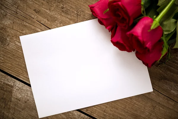 Grußkarte zum Valentinstag mit schönen roten Rosen Stockbild