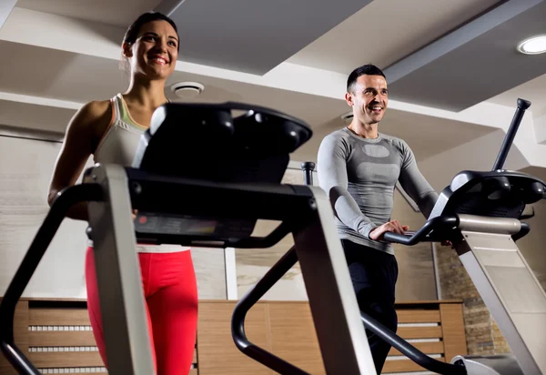 Spor insanlar egzersiz mutlu gülümseyerek